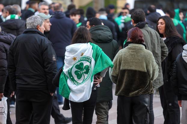 Navijači Omonoije u centru Rijeke uoči utakmice