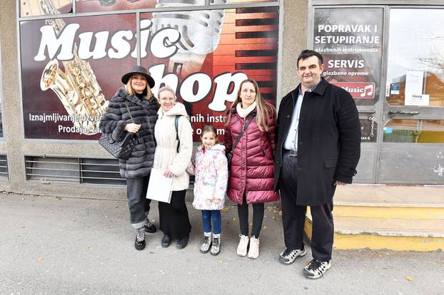 Varaždin: Donacija klavira za udrugu Ana