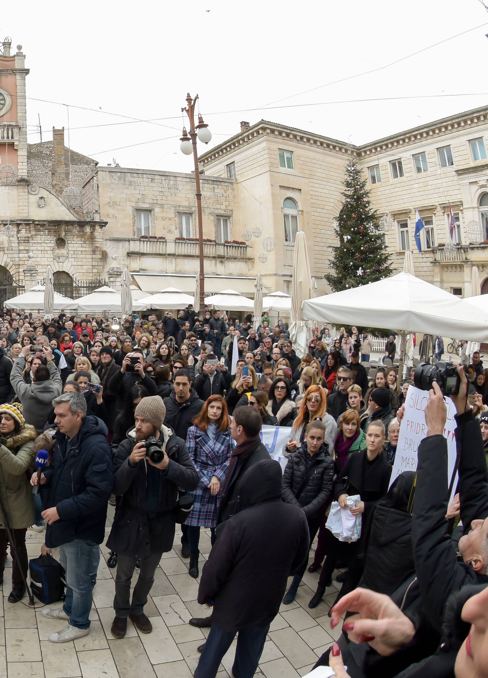 Zadar: Prosvjed graÄana protiv puÅ¡tanja Darka KovaÄeviÄa na slobodu