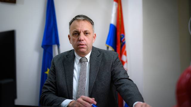 Državni tajnik Gordan Hanžek: 'Od 387 stambenih zgrada u Hrvatskoj 56 se obnavlja u Lici'