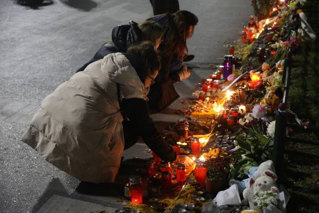 Nekoliko tisuća ljudi na prosvjedu u Novom Sadu