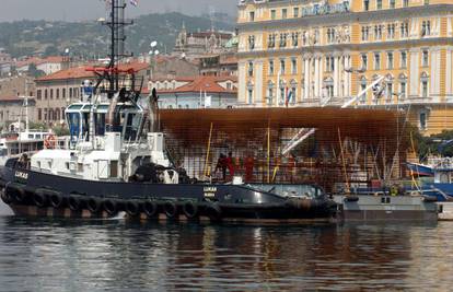 Hrvatski ploveći paviljon raspao se na mirnom moru 
