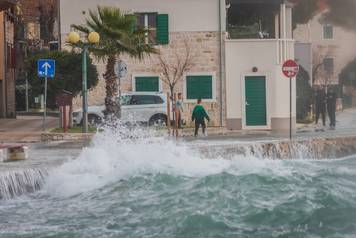 Olujno jugo u Ka&scaron;telima