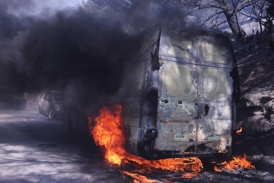 Pisak: Kombi zahvatio plamen tijekom požara