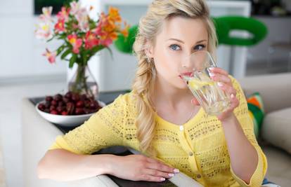 Top savjeti kako prepoznati da pijete premalo vode - pripazite!
