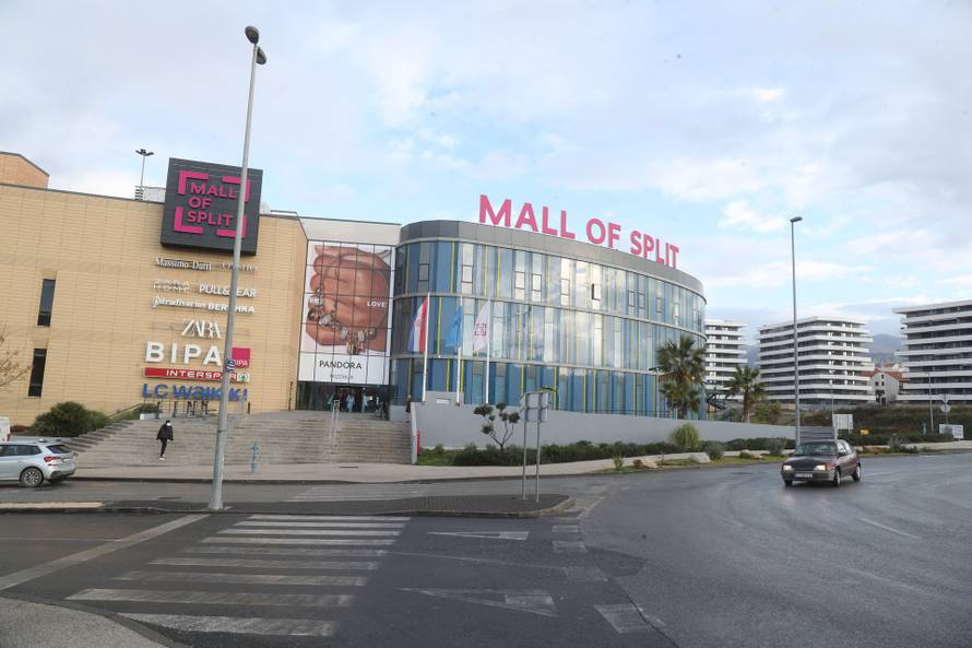Split: Osjetno manji promet na prilazima trgovačkim centrima