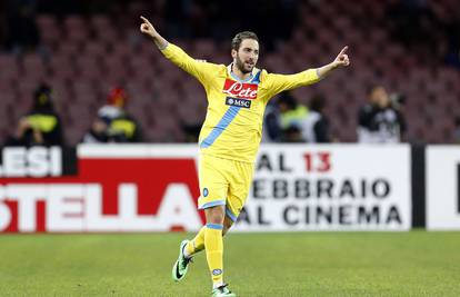 Higuain zabio dva, Napoli lako protiv ponovno slabog Milana