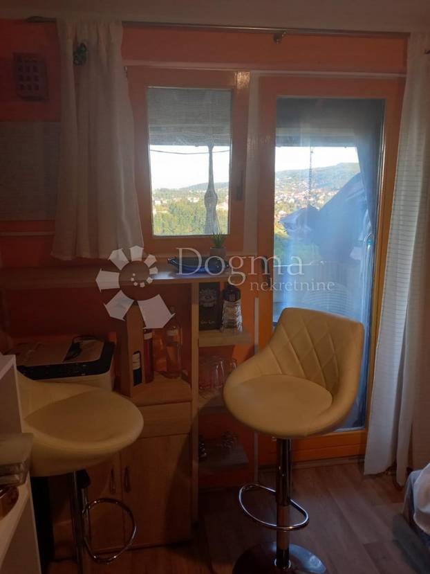 FOTO Ovaj stan u Zagrebu prodaju za 56.000 €! Tu je i vrt. 'Sve je namješteno'. Zavirite...