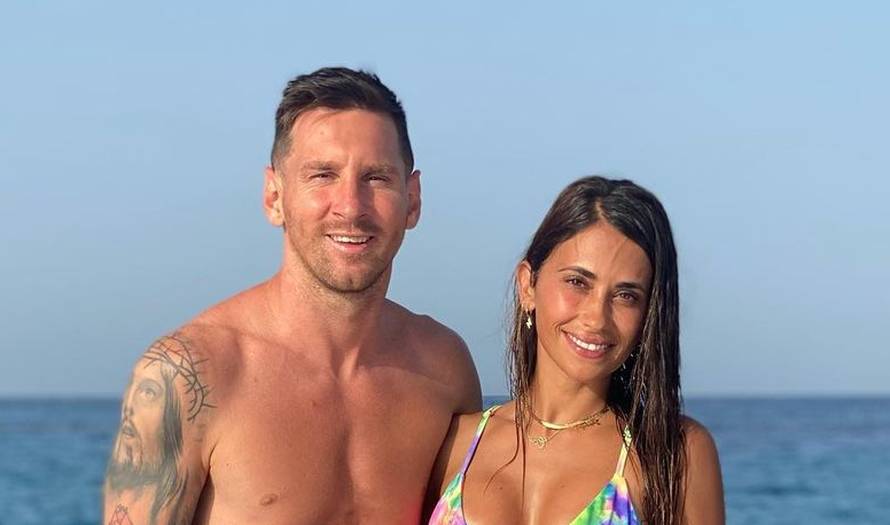 Supruga Lionela Messija očarala izgledom na dodjeli nagrada, u zlatnoj haljini naglasila obline