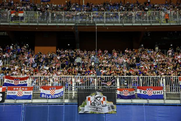Atmosfera na tribinama tijekom susreta Hrvatske i Crne Gore u kvalifikacijama za Svjetsko prvenstvo