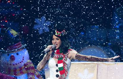 Katy Perry preduhitrila Božić pa se odjenula u snjegovića