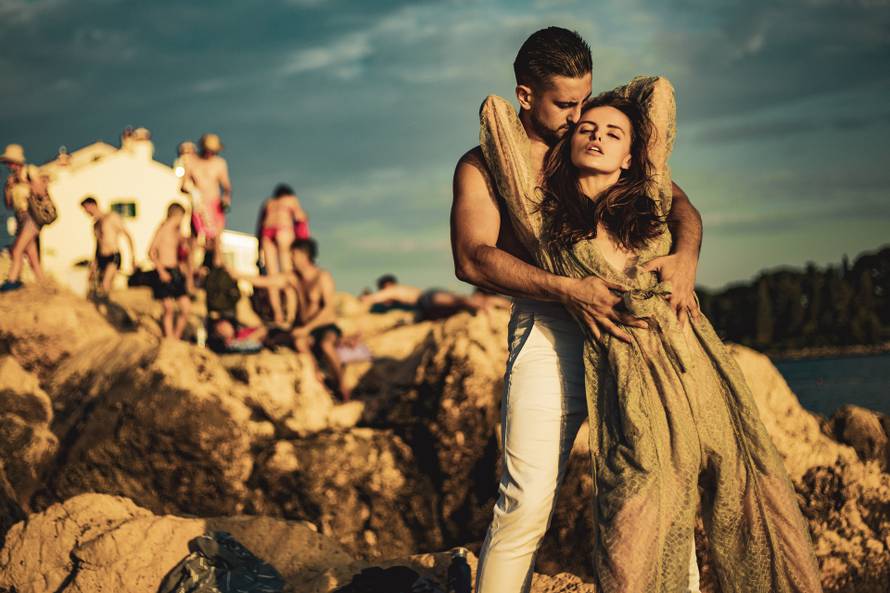 Najnovija kolekcija dizajnerice Jasmine Arnautović snimljena je pred zalazak sunca u Rovinju