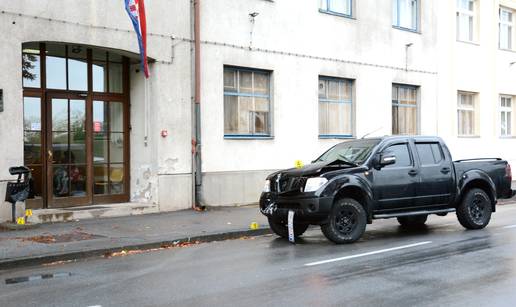 Terencem se zabio u kantu za smeće ispred policijske postaje