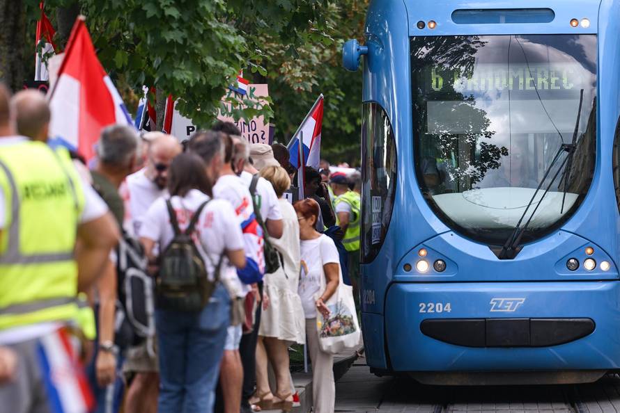 Zagreb: Okupljanje prosvjednika Hodaj za Liku, hodaj za Hrvatsku
