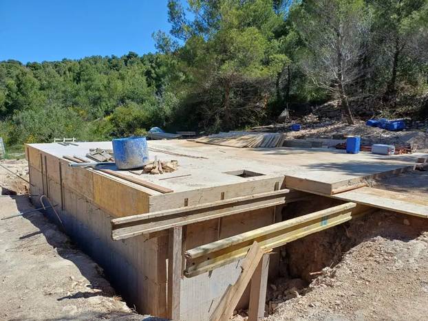 Biseri bespravne gradnje diljem Hrvatske: Ilegalno su betonirali plaže, stube, bazene, grobove...