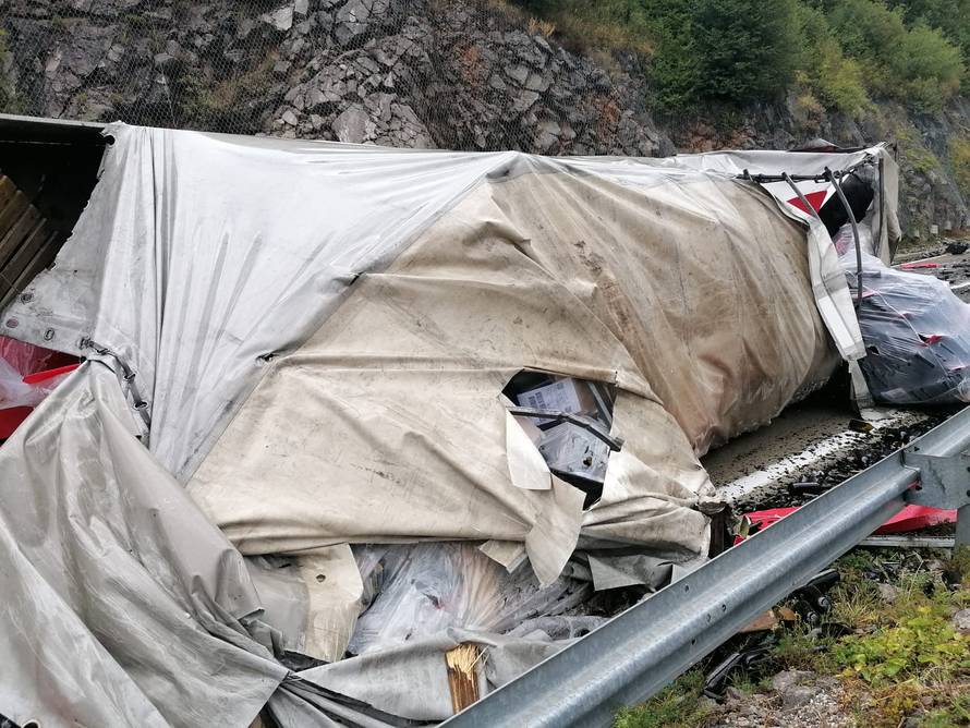 Čudo kod Gračaca: Čovjek je  iz ove olupine izašao živ i zdrav