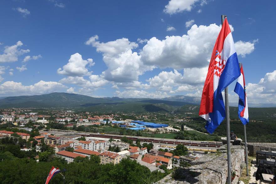 Reporta&zcaron;a iz Knina 30 godina nakon Oluje: 'Ovo je grad koji nikad ne odustaje, idemo dalje'