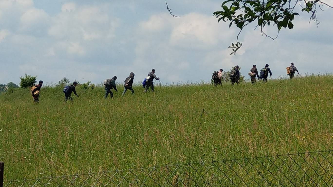 Policija traga za desetak ljudi za koje se misli da su migranti