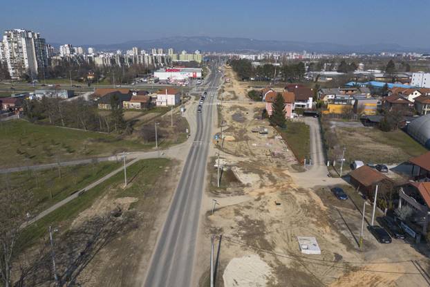 Pogled iz zraka na rekonstrukciju Sarajevske ulice u Zagrebu i prvo proširenje tramvajske pruge nakon 20 godina