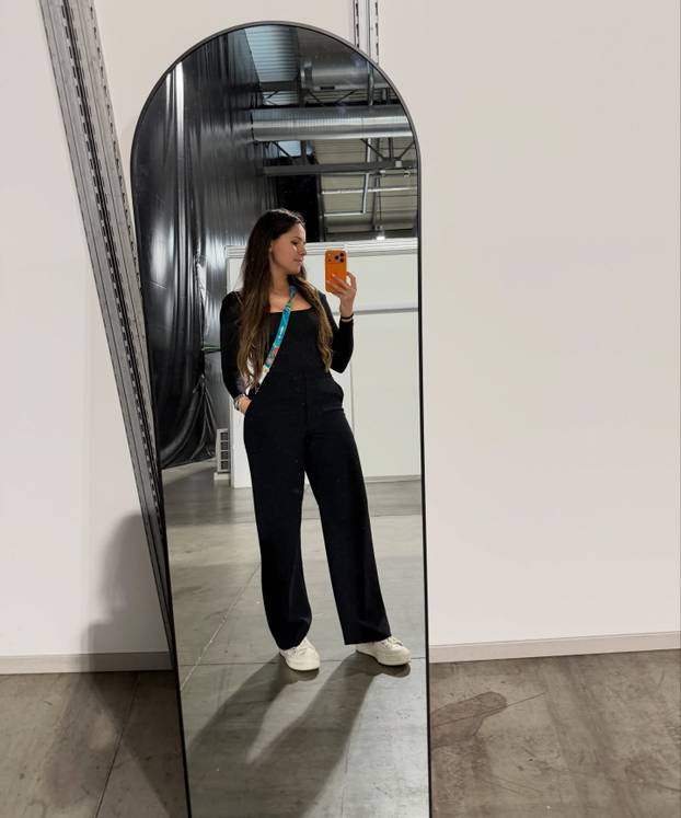 FOTO Olimpijka navukla tangice i bikini i klizala. I to jako brzo...