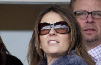 Elizabeth Hurley naređuje svom indijskom tajkunu...