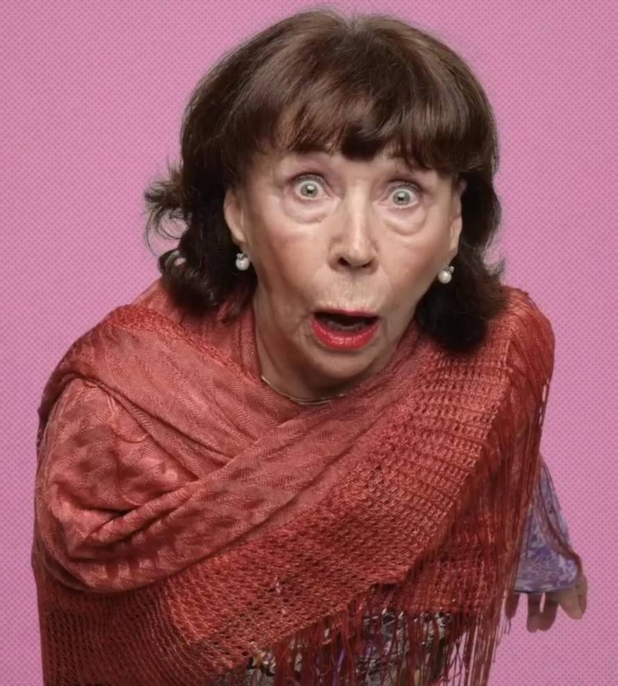 Znaš li tko sam? Bit ću bogata, govorila je u neimaštini. Mama nije htjela da se bavi glumom