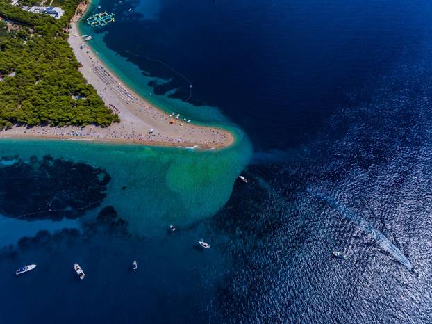 Zlatni rat, jedna od najpoznatijih jadranskih plaža 