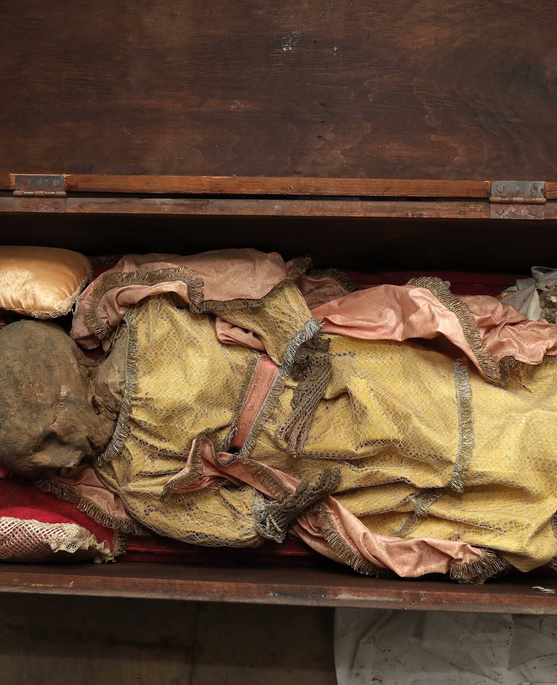 Palermo, a mummified child found in a trunk in the graveyard of the scrolls