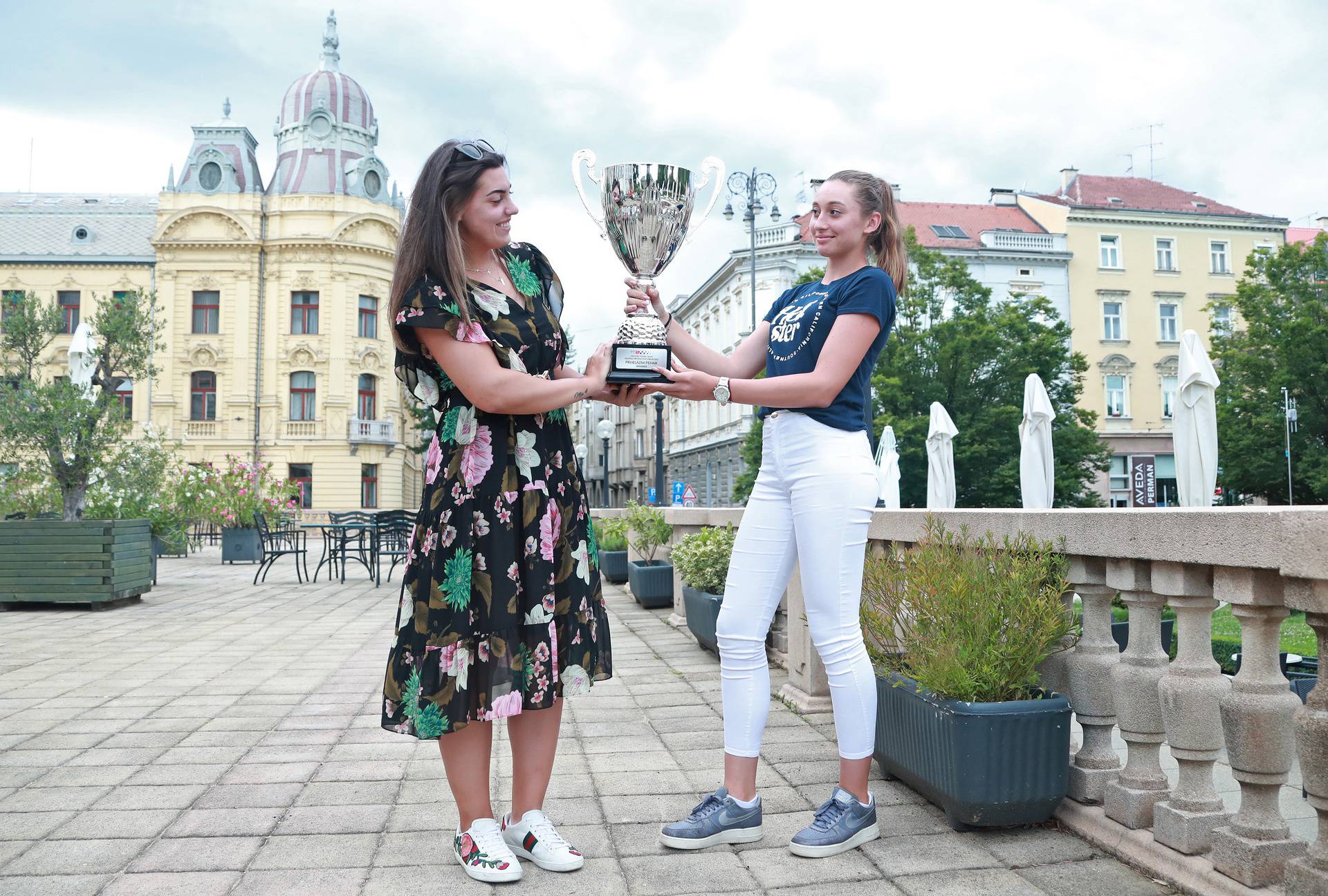 Zagreb: Proslava tenisačica HTK Zagreb nakon obrane naslova ekipnih prvakinja Hrvatske