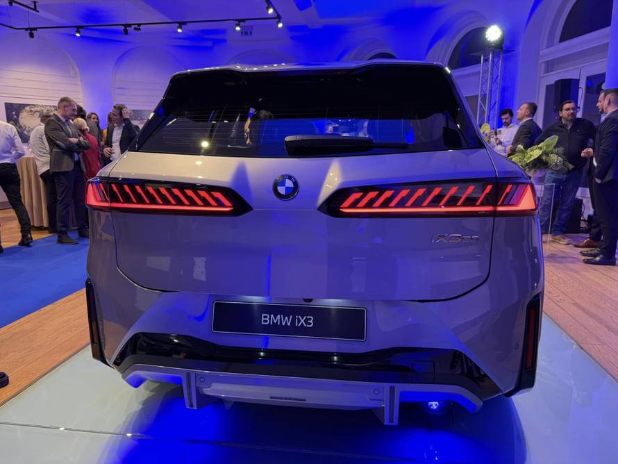 Novi BMW iX3 oduševio Top Gear: “Nema očitih mana, kvantni skok za električne aute”