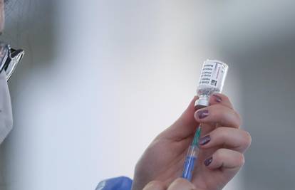 Ministarstvo predložilo da se i novinare uvrsti u prioritetnu skupinu za cijepljenje