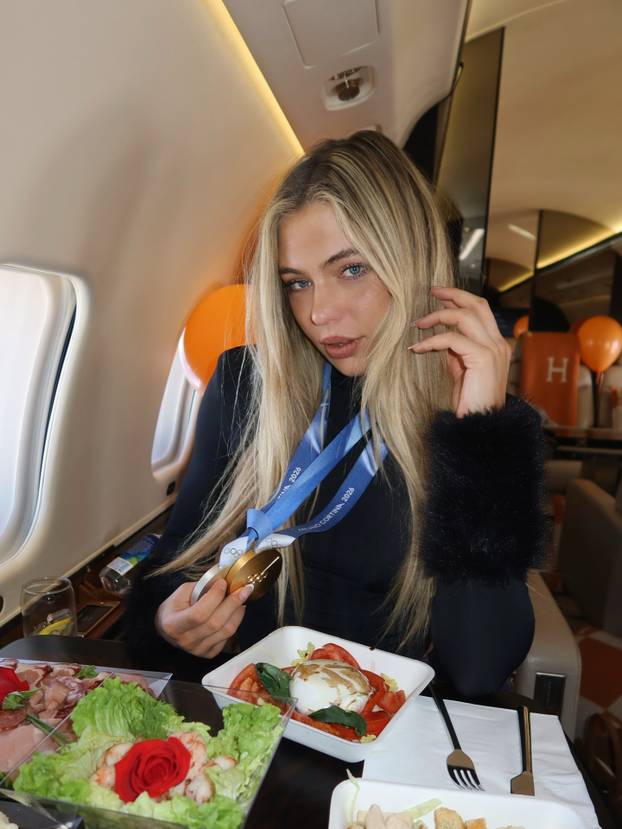 FOTO Jutta iz klizaljki uskočila u badić! Evo što radi nakon Igara