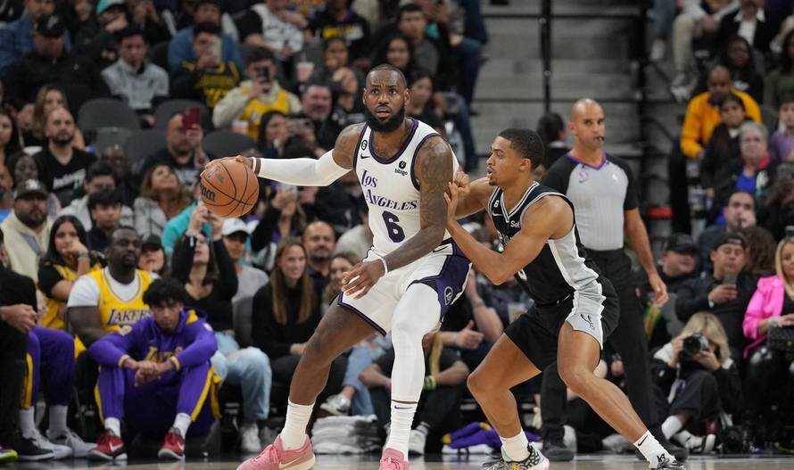 NBA: Los Angeles Lakers at San Antonio Spurs