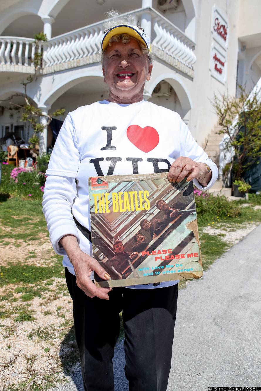 Bračni par s Vira stopira do Liverpoola kako bi pružili podršku Letu 3 na Eurosongu