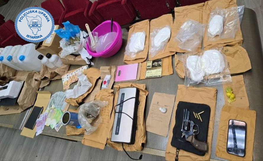 VIDEO Četvero 'palo' s drogom u Istri: Evo što su im sve pronašli. 'Speed' su proizvodili u Austriji