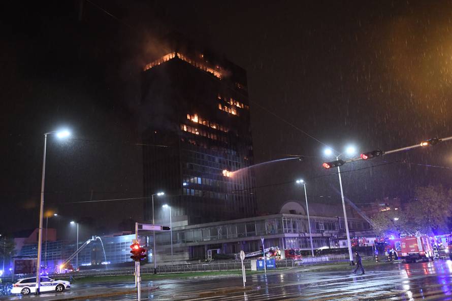 Zagreb: Pozar u Vjesnikovom neboderu