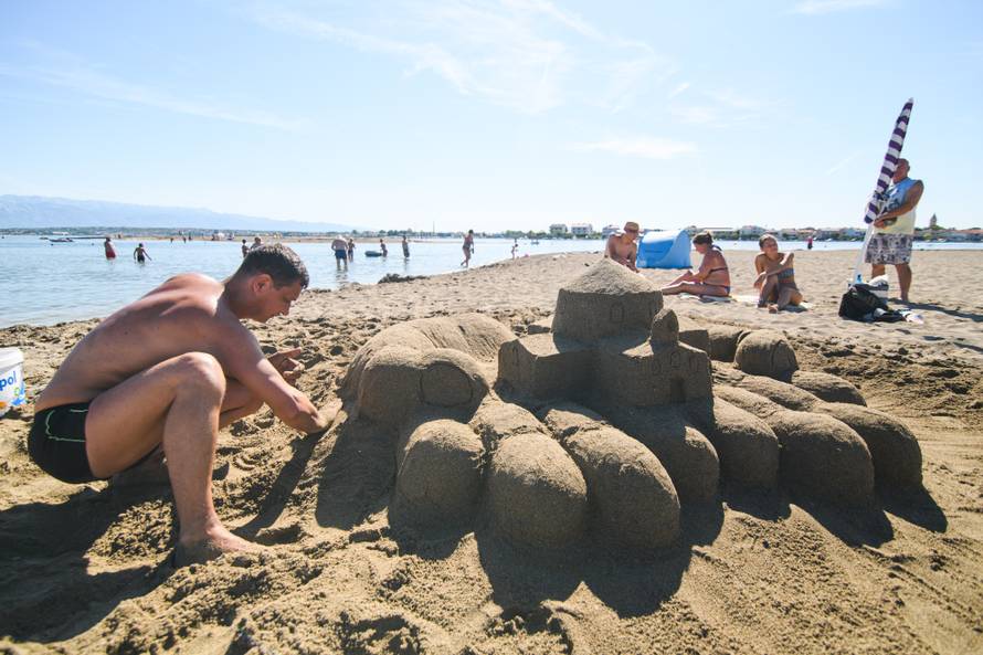 Prekrasne skulpture od pijeska uljepšale poznate plaže u Ninu