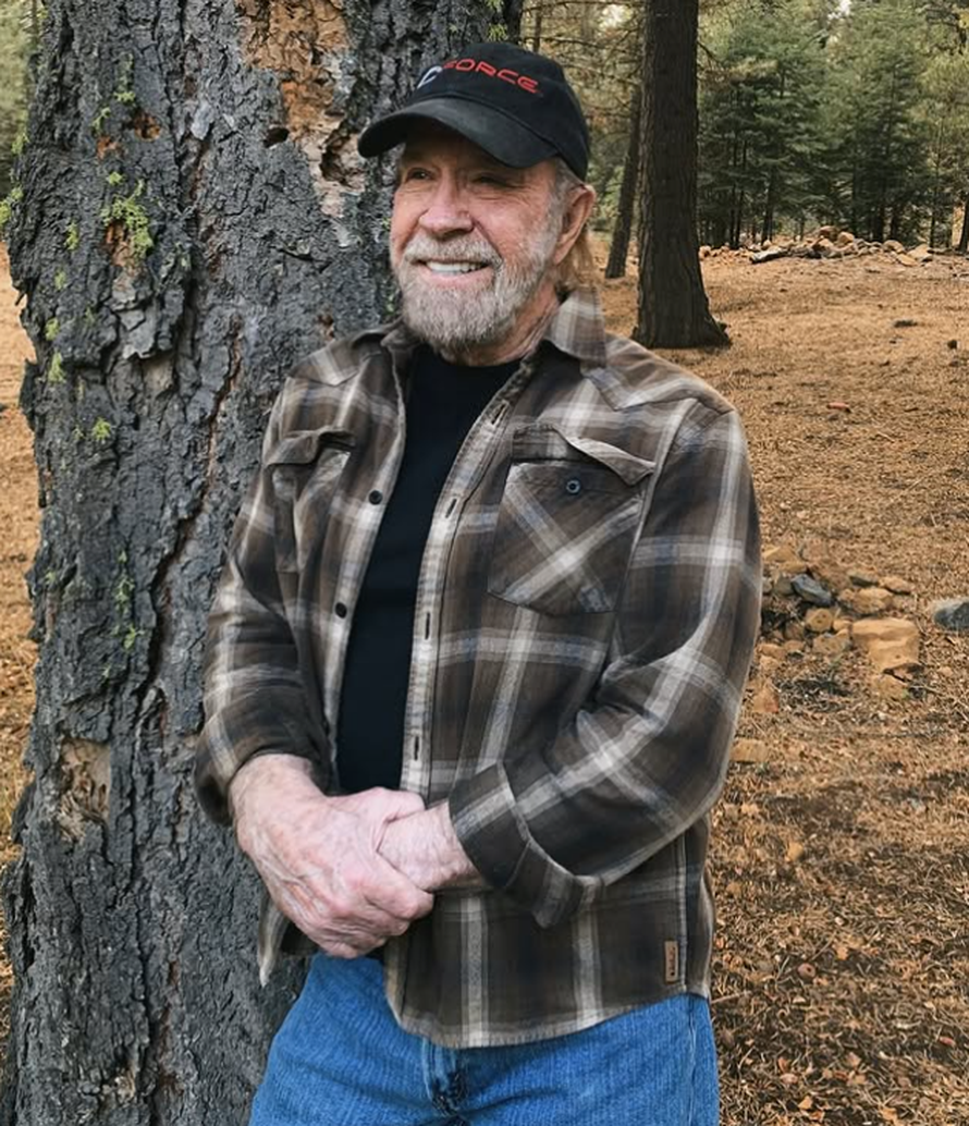 Preminula Dianne Holechek, prva supruga Chucka Norrisa