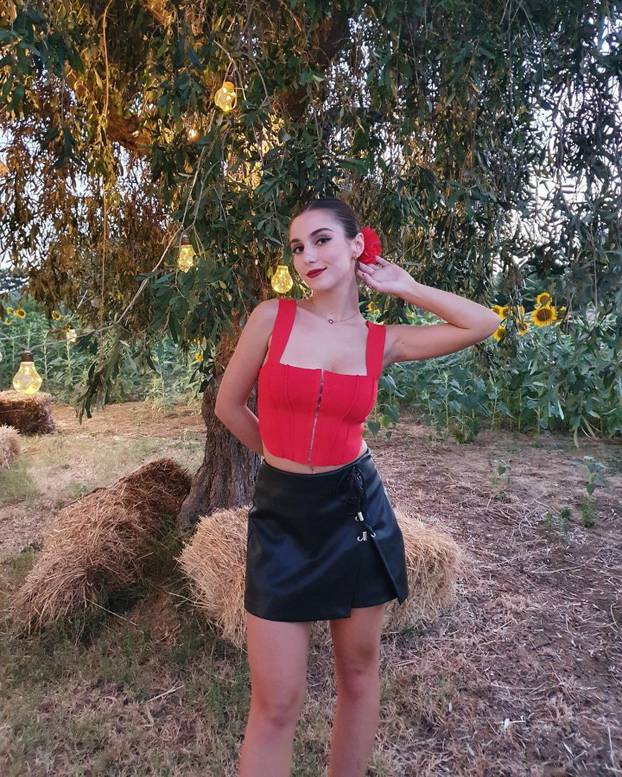 FOTO Zbog nje bi svi u zaleđe. Tange i zastavica su joj rekviziti