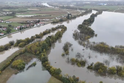 VIDEO Izvanredno stanje u Karlovcu: Pogledajte snimke nabujale Kupe i Korane iz zraka