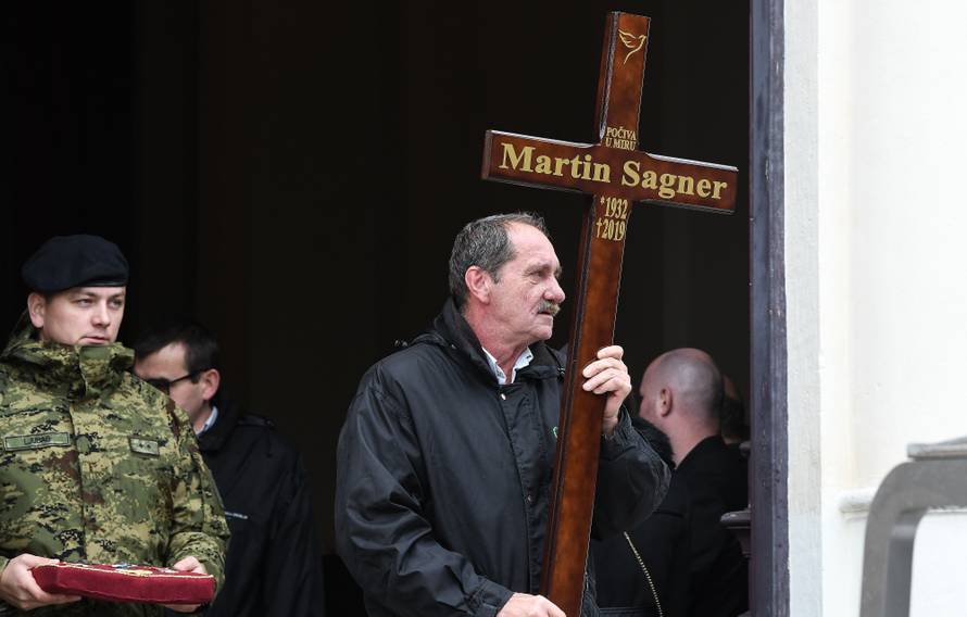 Supruga Dudeka neutješna na sprovodu: 'Ostao si naš pajdaš'