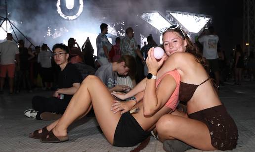150 FOTKI ULTRE Party ludilo. Goli partijaneri zabavljali se cijelu no&cacute;. Pogledajte scene