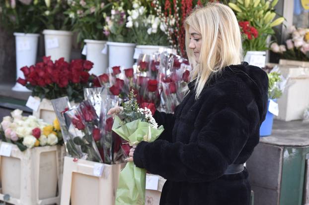 Šibenik: Kupovina cvijeća povodom Međunarodnog dana Žena