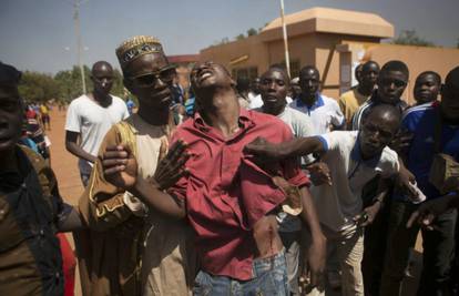 Narod smijenio predsjednika Burkine Faso nakon nereda 