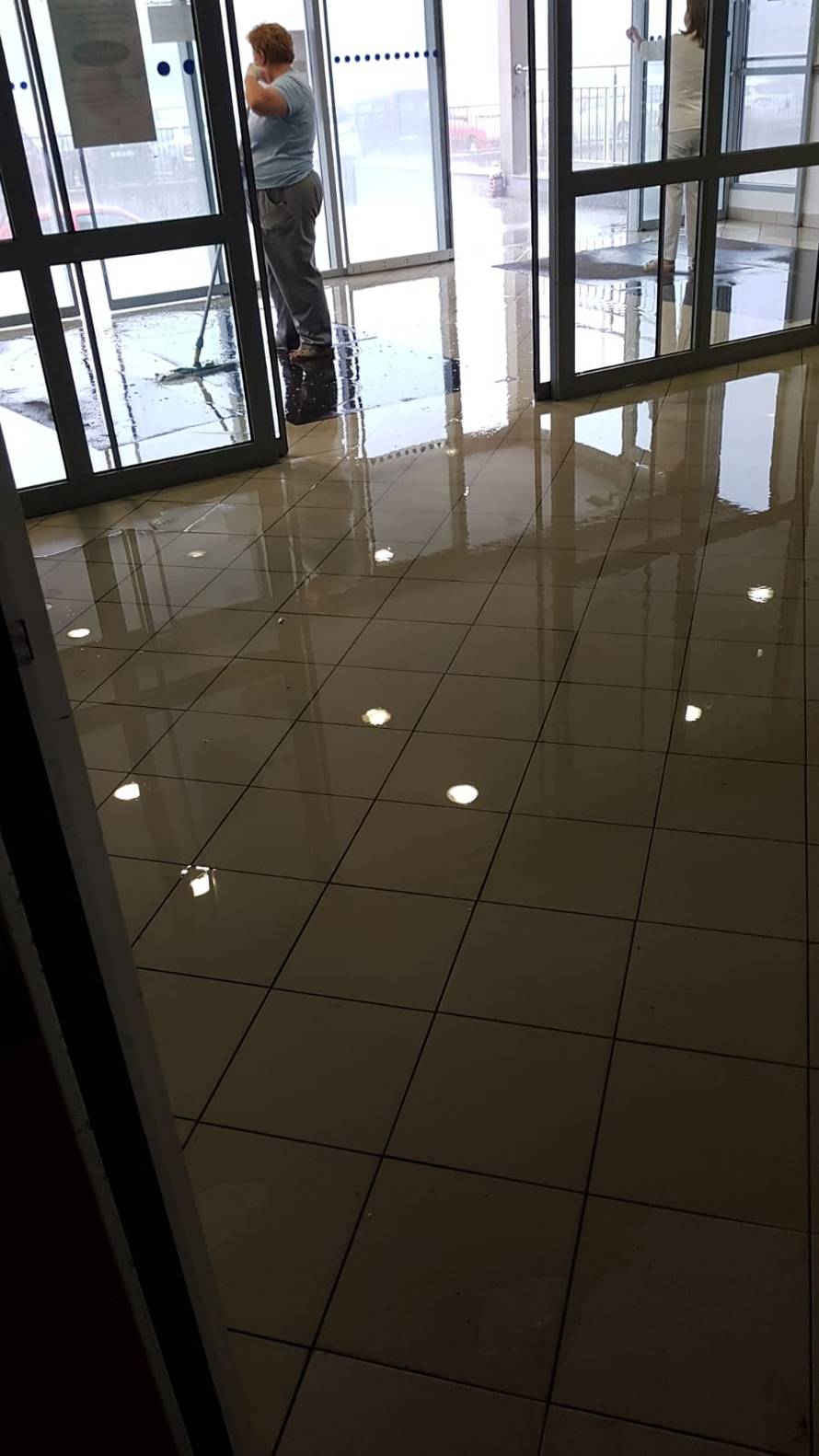 Kaos u Zagrebu: Poplavile dvije bolnice, ceste, garaže, fakultet