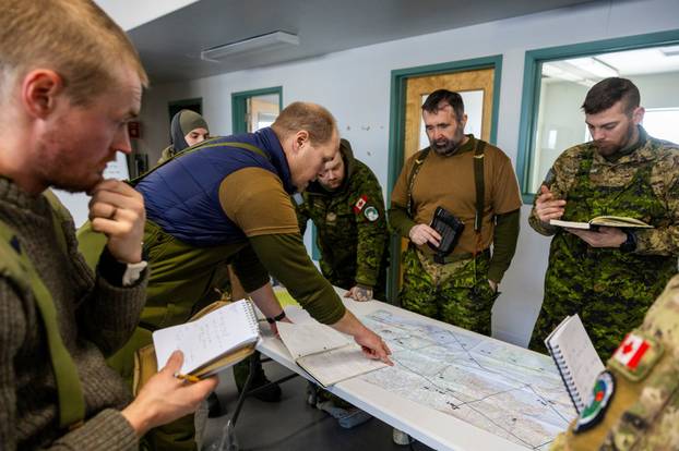 Canadian troops conduct arctic operations