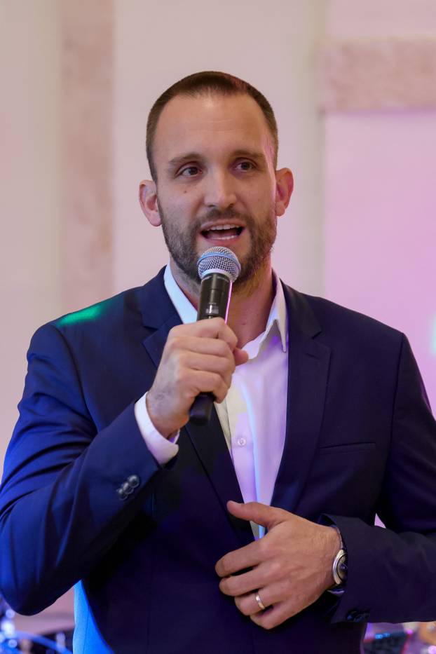 U Zadru održan Bal umirovljenika, zaplesao i ministar Šime Erlić