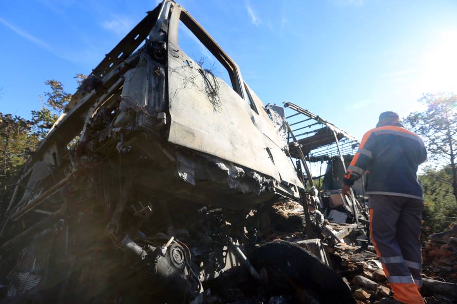 Stravična smrt: Tegljač sletio s ceste i zapalio se, vozač izgorio