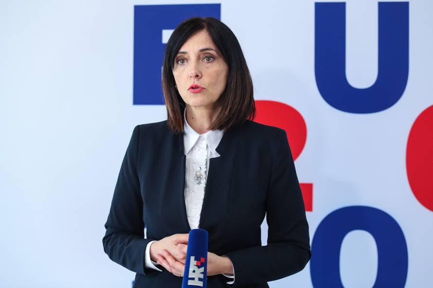 Zagreb: Ministrica Divjak održala sastanak preko videolinka