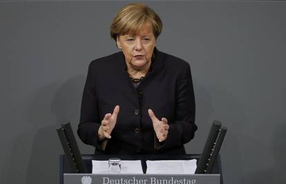 Merkel: I mi želimo drastično smanjiti broj ljudi koji dolaze